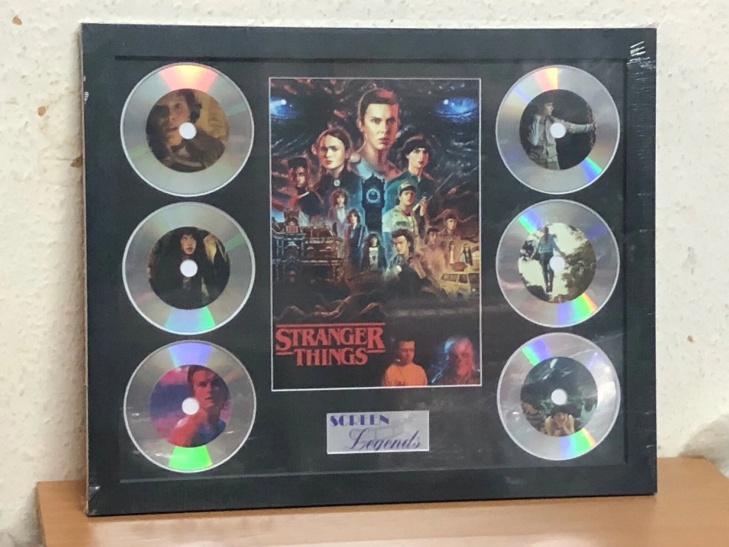 STRANGER THINGS MEMORABILIA FRAMED PICTURE PRESENTATION DISC SET SCREEN LEGEND UK STOCK