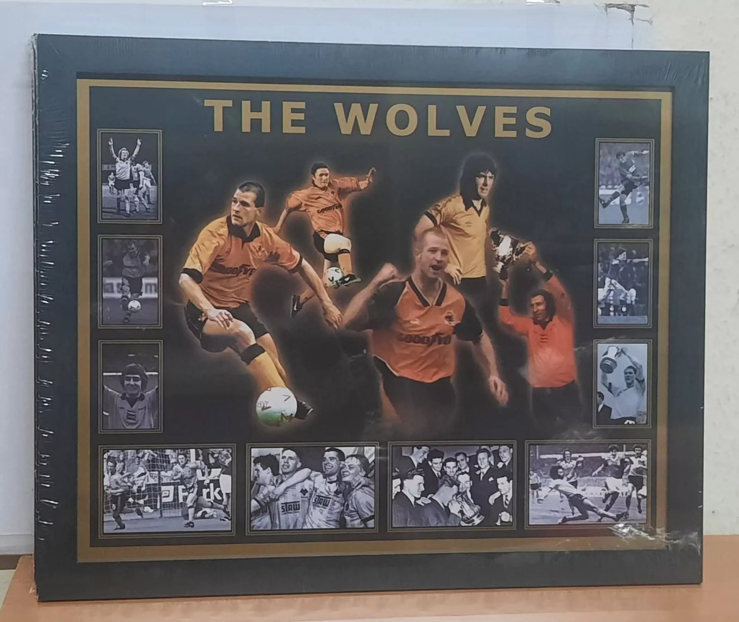 WOLVERHAMPTON WANDERERS FRAMED PICTURE - ICONIC WOLVES LEGENDS COLLAGE UK STOCK